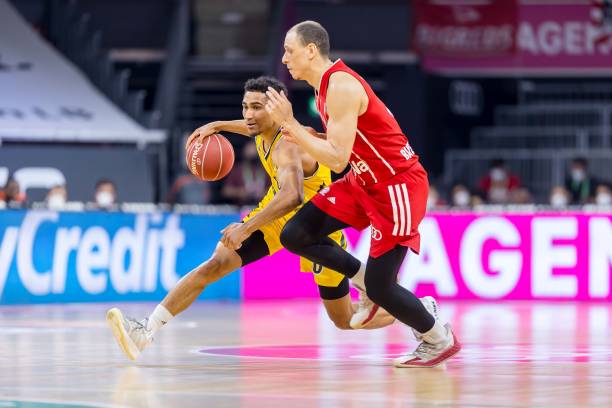 这位年轻的 这位年轻的