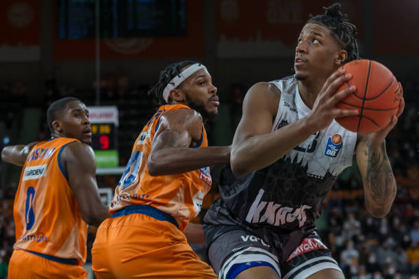 随着他在国 随着他在国